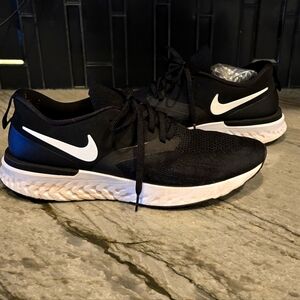 Nike Odyssey React Flyknit